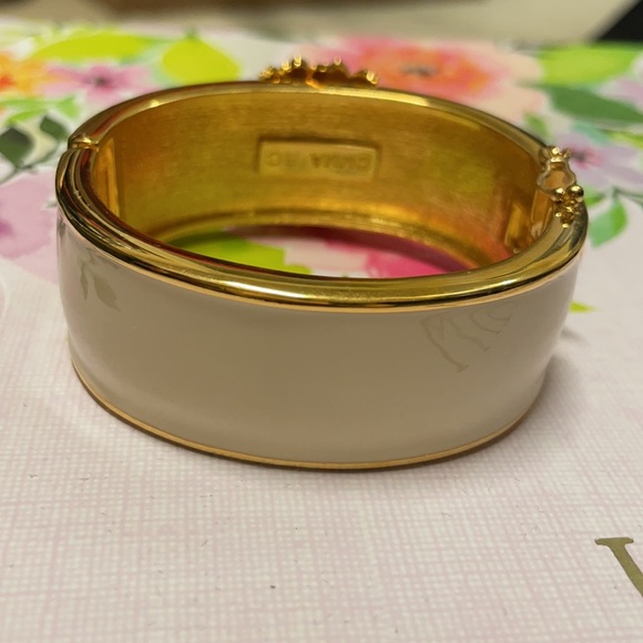 🌸Vintage Metropolitan Museum stamped flower bracelet - Picture 2 of 4